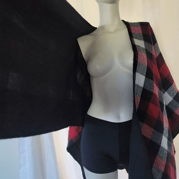 Woolrich womens reversible poncho plaid red and plain black one size - Picture 7 of 10